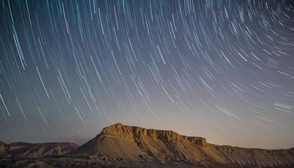 九游游戏中心下载-特色极限攀爬——高空钢索挑战活动火热进行，高空攀岩绳索上升工具用法