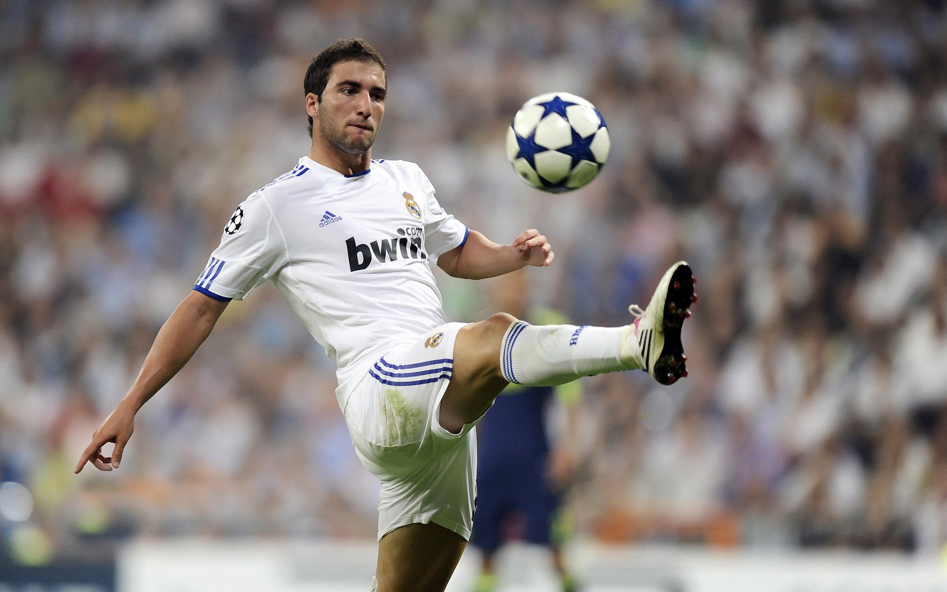 “足球+健康”理念在全国基层广泛传播,运动全民化深入人心,足球运动在全民健身中的意义